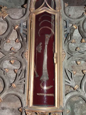 Dalle funéraire de Saint-Guillaume dans la Cathédrale Saint-Etienne de Saint-Brieuc