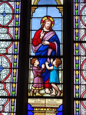 Vitrail Baie 14 : Laissez venir à moi les petits enfants dans l'Église Saint-Nicolas de Loudéac