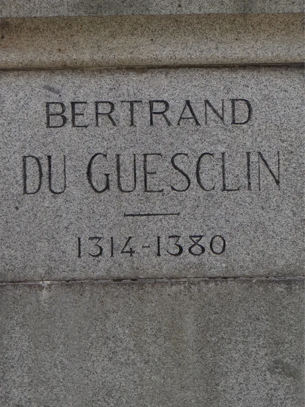 Statue de Bertrand du Guesclin à Dinan