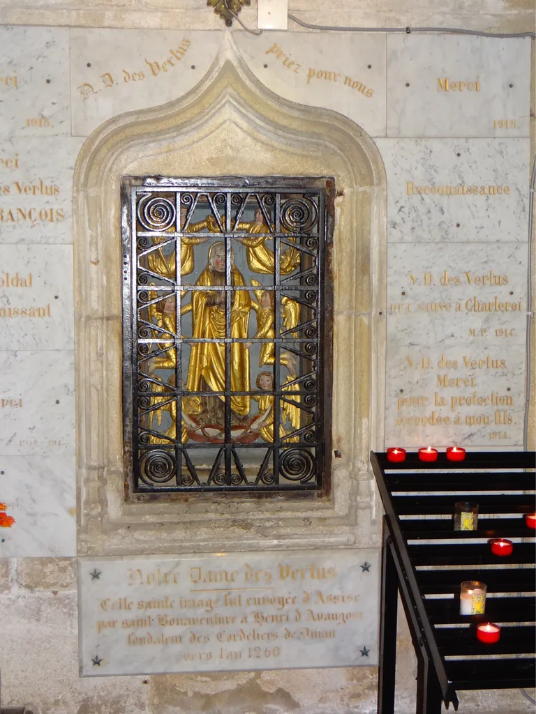 Bas-relief : Notre-Dame des vertus dans la Basilique Saint-Sauveur de Dinan