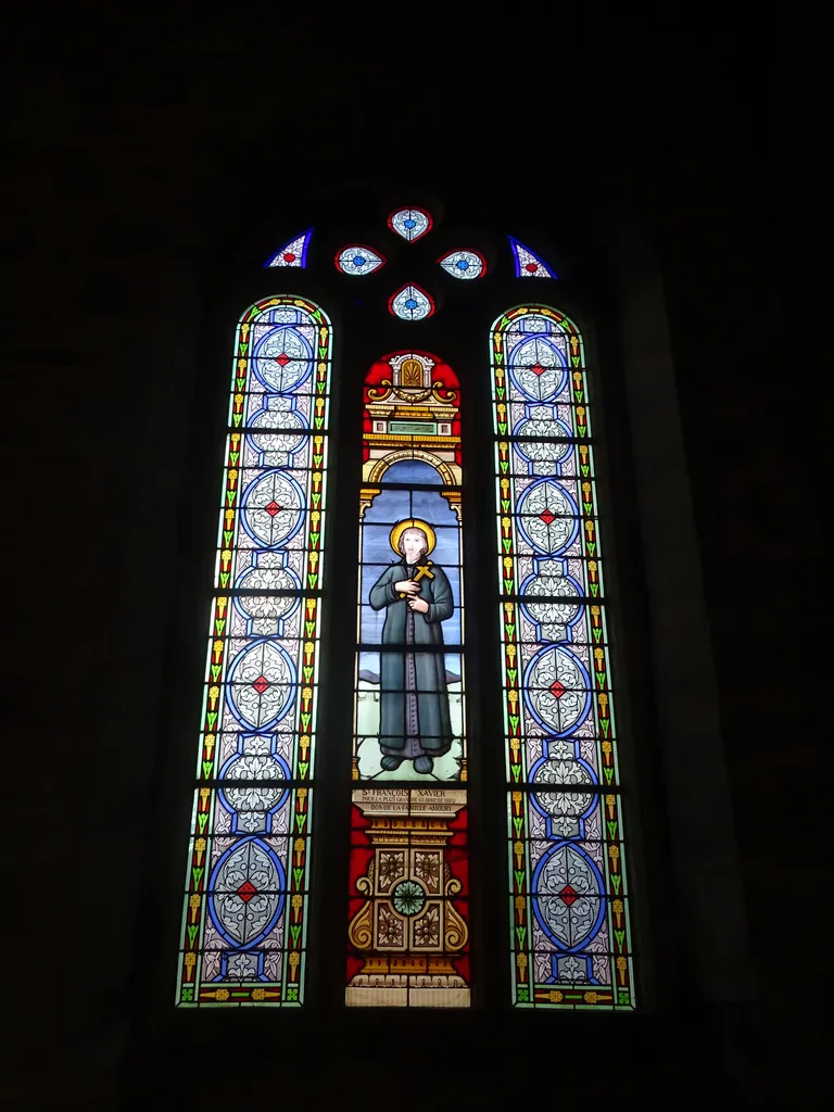 Vitrail Baie 7 : St François-Xavier dans l'Église Saint-Nicolas de Loudéac