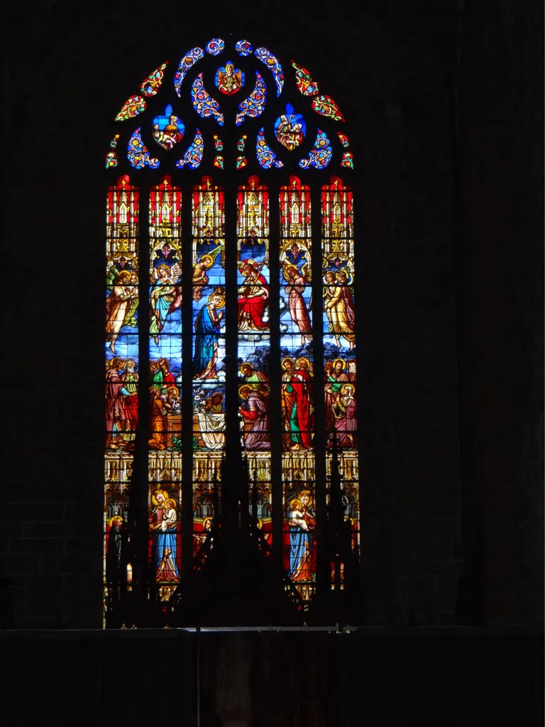 Vitrail Baie 17 : Couronnement de la Vierge dans l'Église Saint-Malo de Dinan