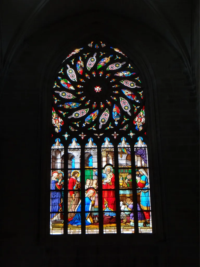 Vitrail Baie 31 : Présentation de Jésus au temple dans l'Église Saint-Malo de Dinan